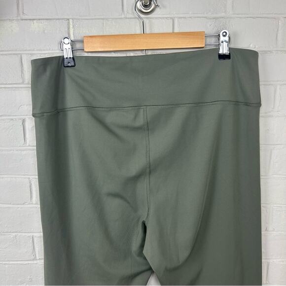 American Eagle The Lightweight Everything Green Legging 7/8 Length Size XXL - Picture 9 of 9
